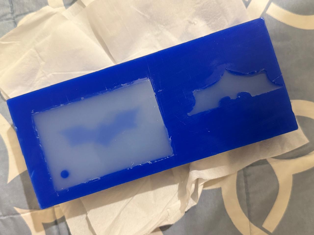 Pour the ecoflex in the mold in a light string line